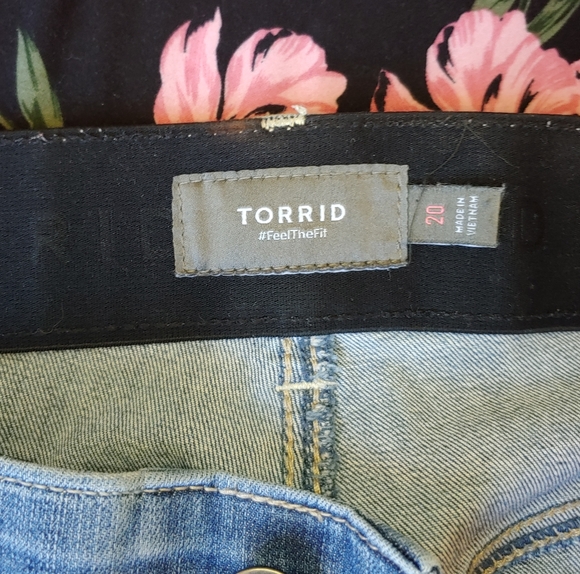 Torrid Crop Bombshell Straight Premium Stretch Distressed High Rise Jean 20 NWOT - Picture 9 of 11